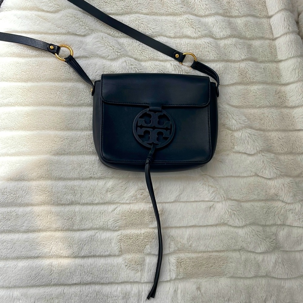 BLACK LEATHER TORY BURCH CROSSBODY!!!!